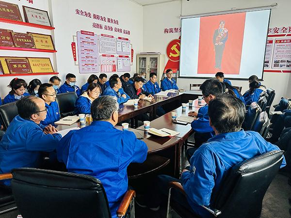 4月24日下午，物料車間黨支部、人事企管部黨支部聯(lián)合開展了以“學(xué)榜樣 強作風(fēng) 爭先鋒”為主題的學(xué)習(xí)身邊榜樣活動-學(xué)習(xí)2022年公司勞動模范付荷英先進事跡.jpg