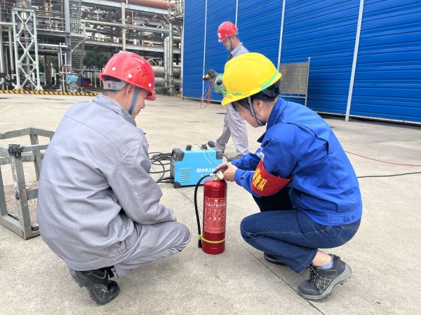 1684137323367959.jpeg 黨員突擊隊(duì) 檢修現(xiàn)場最可愛的人-王曉變.jpg