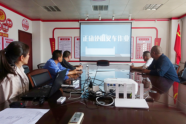 1686236220857666.jpeg 2023年6月運(yùn)銷市場(chǎng)部對(duì)叉車司機(jī)進(jìn)行安全培訓(xùn) 600.jpg